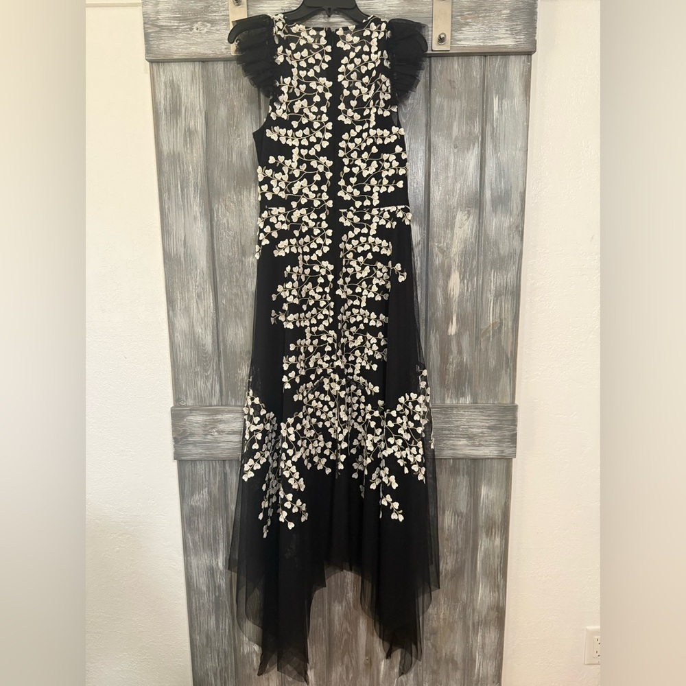 BCBGMAXAZRIA Embroidered Tulle Gown With White Floral Embellishments - Picture 4 of 6